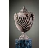 A FRENCH PINK AND GREY VEINED MARBLE URN 18TH CENTURY the wrythen domed cover above a pair of rope-