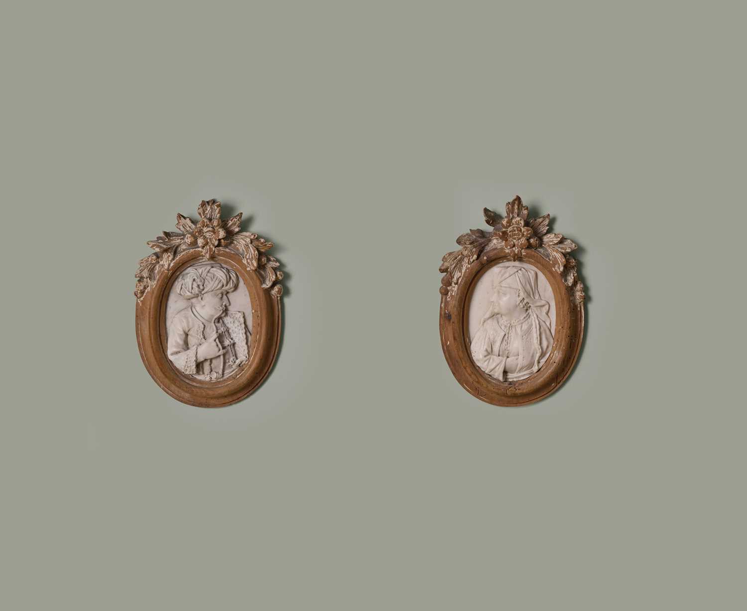 A RARE PAIR OF ITALIAN WHITE MARBLE RELIEF PORTRAITS OF AN OTTOMAN SULTAN AND HIS WIFE ATTRIBUTED TO - Image 3 of 3
