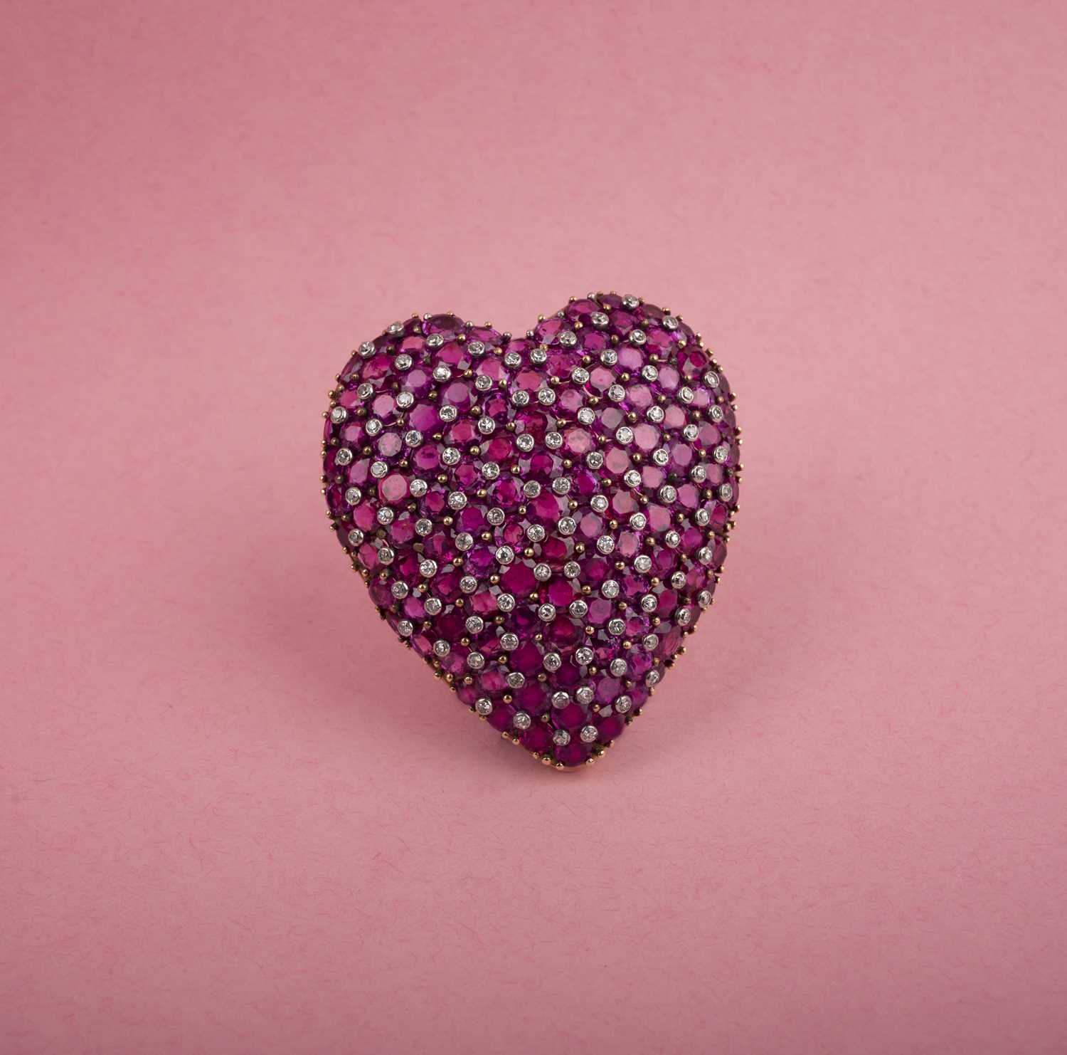 Trabert & Hoeffer Mauboussin, a pink sapphire and diamond brooch, 'Reflection', 1940s, designed as a - Image 2 of 6