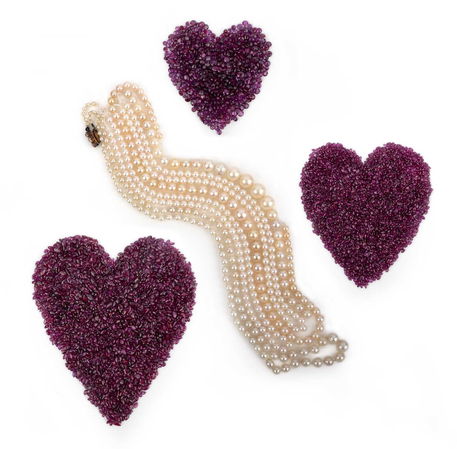 † † No reserve - a collection of cultured pearls and loose rubies, comprising: a graduated