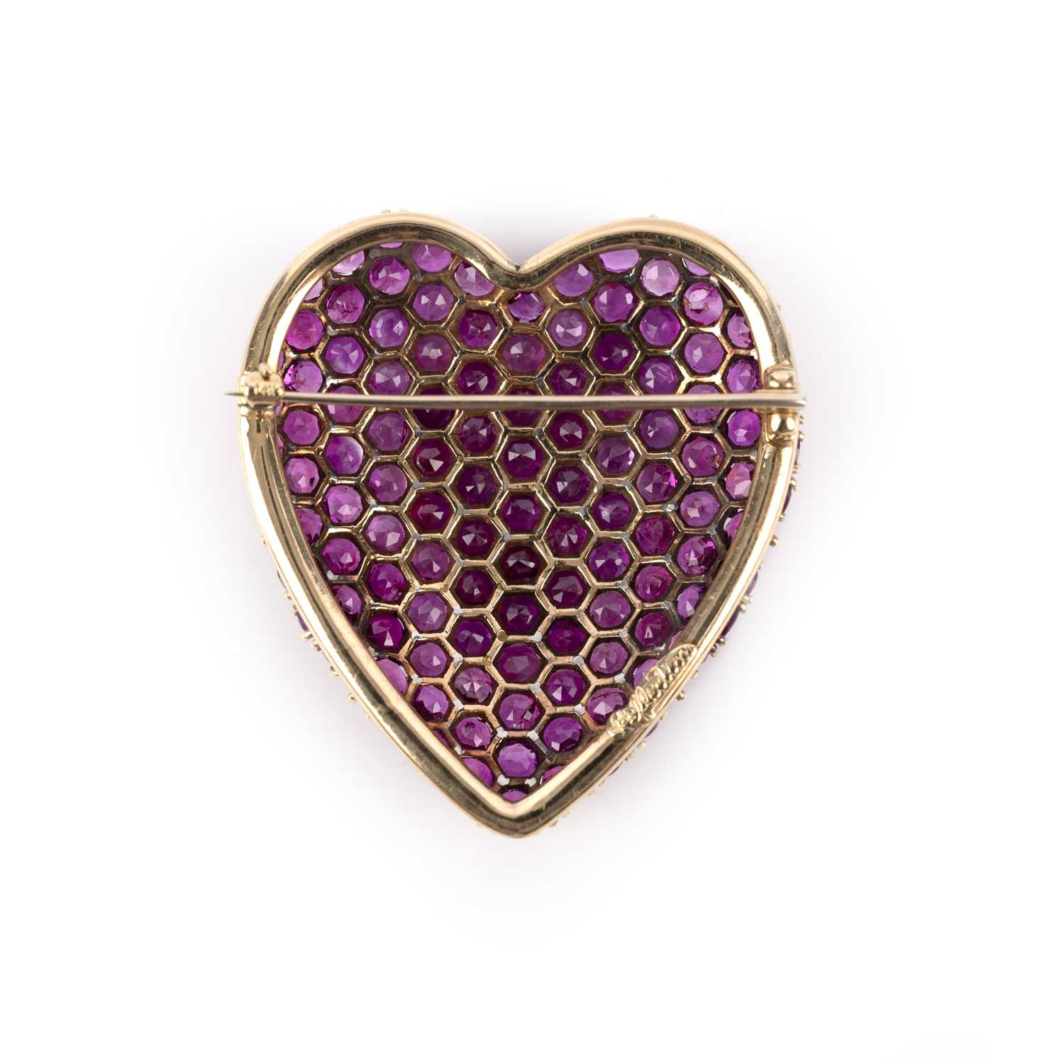 Trabert & Hoeffer Mauboussin, a pink sapphire and diamond brooch, 'Reflection', 1940s, designed as a - Image 3 of 6