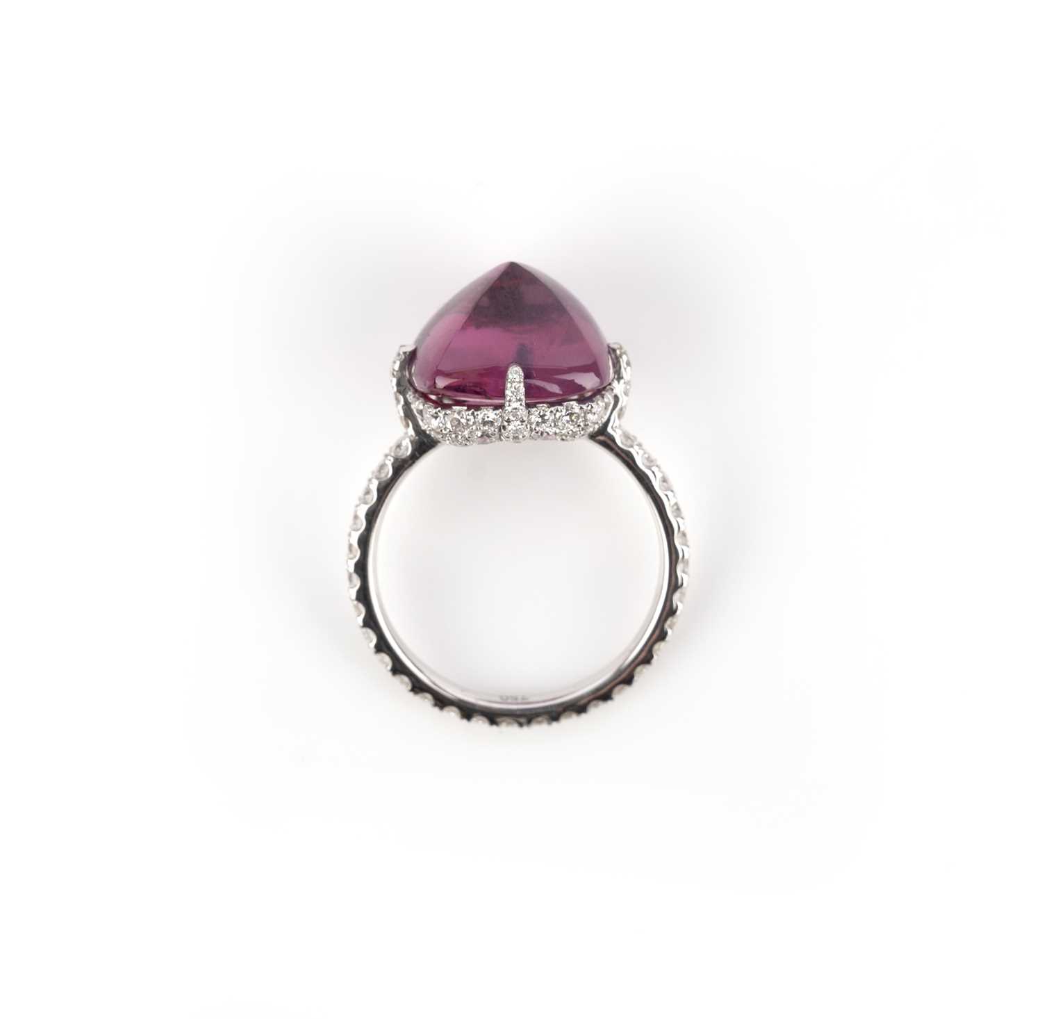 A spinel and diamond ring, set with a sugarloaf pink spinel weighing 10.71 carats, to a mount set - Image 2 of 4