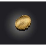 Mario Buccellati, a gold pillbox, mid 20th century, designed as a chestnut, the exterior engraved,