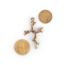 Two gold coins and a cross pendant, comprising: a George V gold sovereign coin, dated 1915, 8 grams;