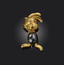 Kutchinsky, a gem-set gold rabbit brooch, formed from an onyx body with emerald eyes and a