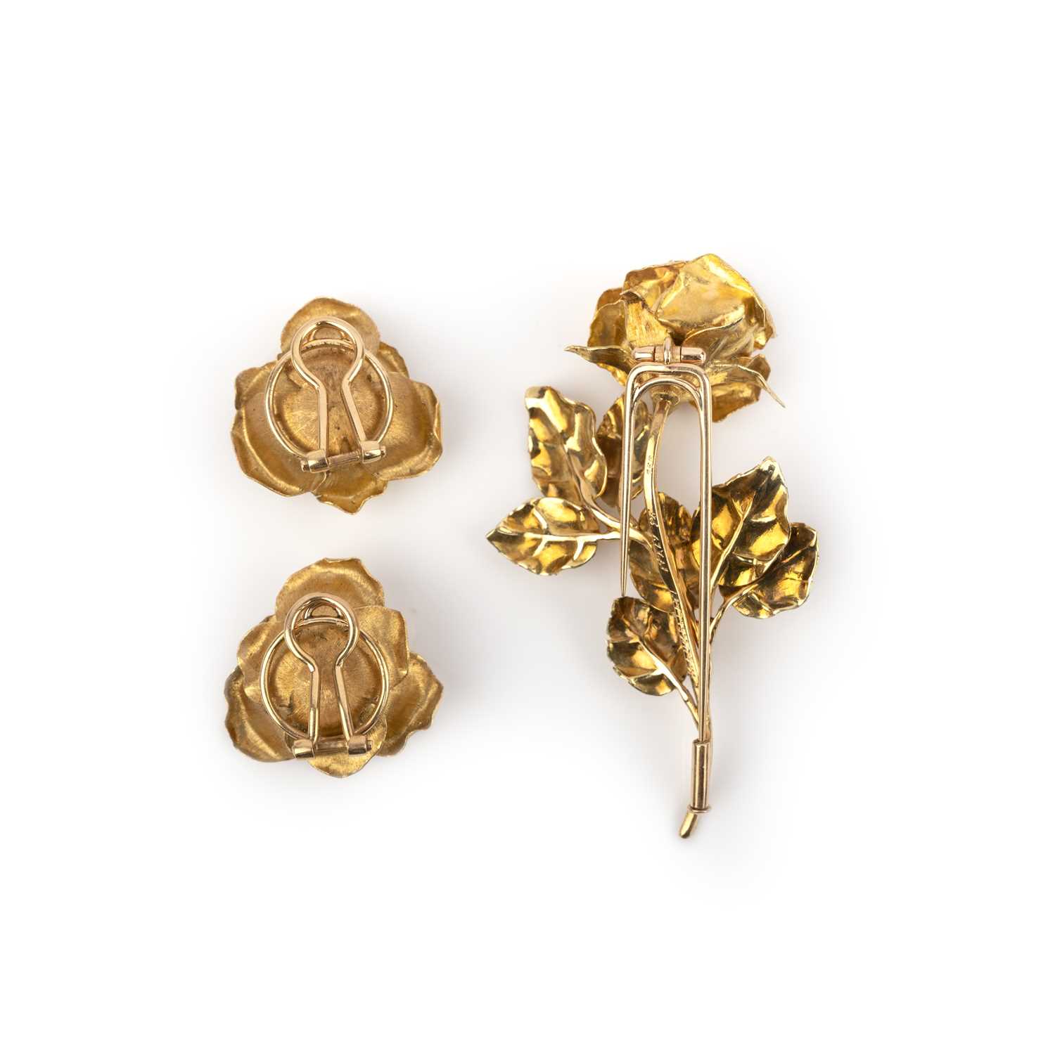 Mario Buccellati, a gold demi-parure, Italy, second half 20th century, comprising: a brooch and pair - Image 2 of 2