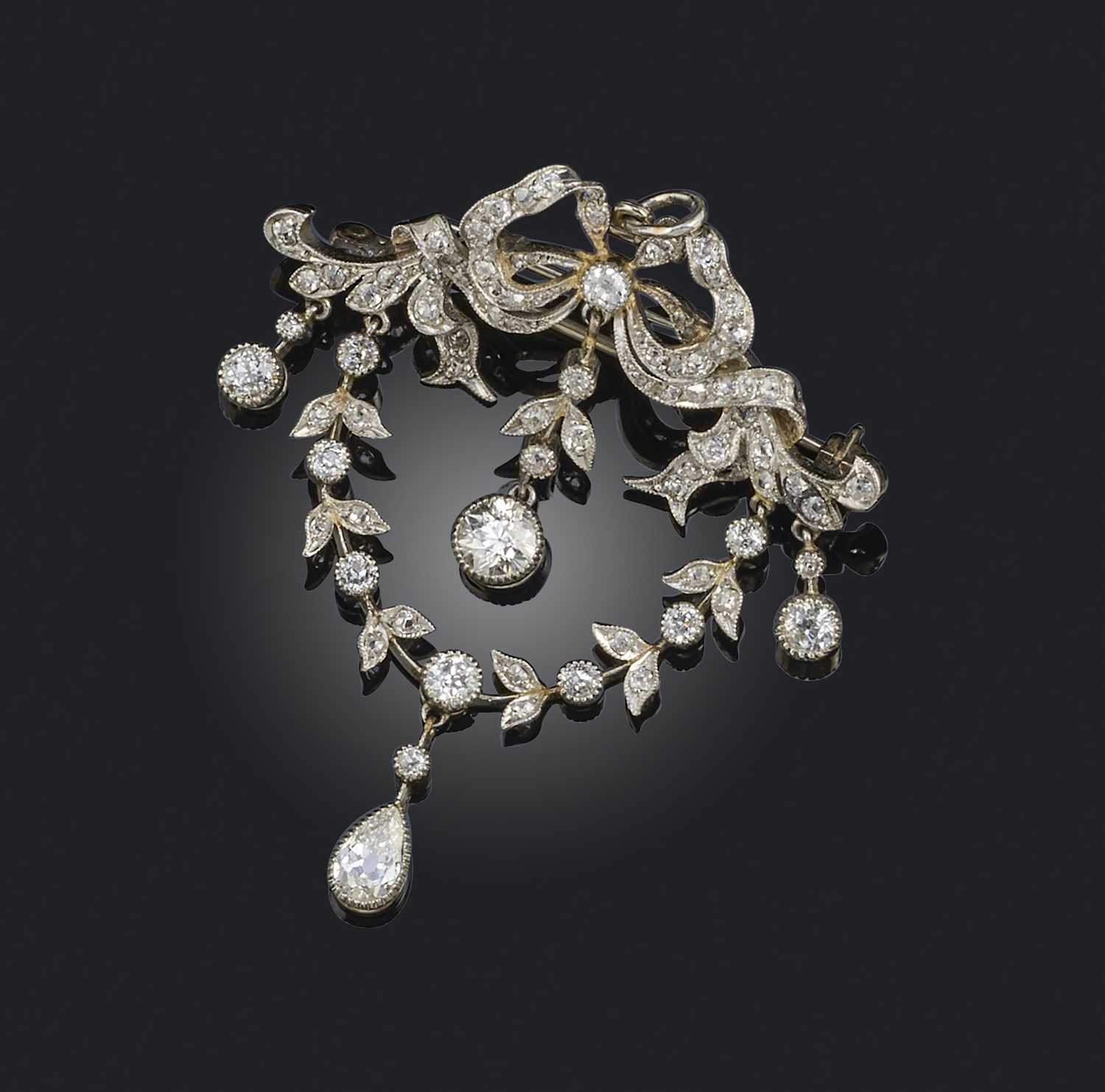 A Belle Epoque diamond brooch, set with three articulated diamonds diamond drops with a diamond-