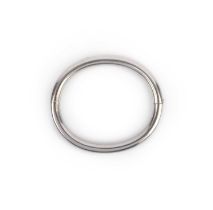 A platinum bangle, of plain hinged design, inner circumference approximately 17.5cm, stamped Pt,