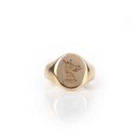 A gold signet ring, the oval centre engraved with a heraldic crest of a deer, size L1/2, British