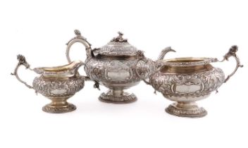 λ A three-piece George IV Scottish silver tea set, by George Fenwick, Edinburgh 1823, circular form,