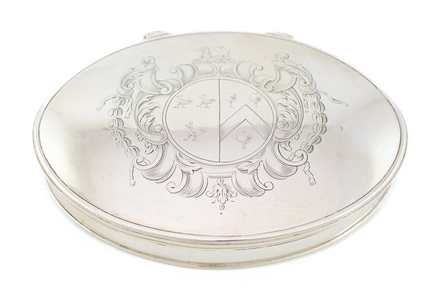 An early-18th century silver snuff box, unmarked, circa 1730, oval form, the hinged cover engraved