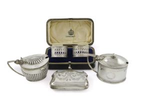 A mixed lot of silver items, comprising: a Scottish George III mustard pot, possibly by William