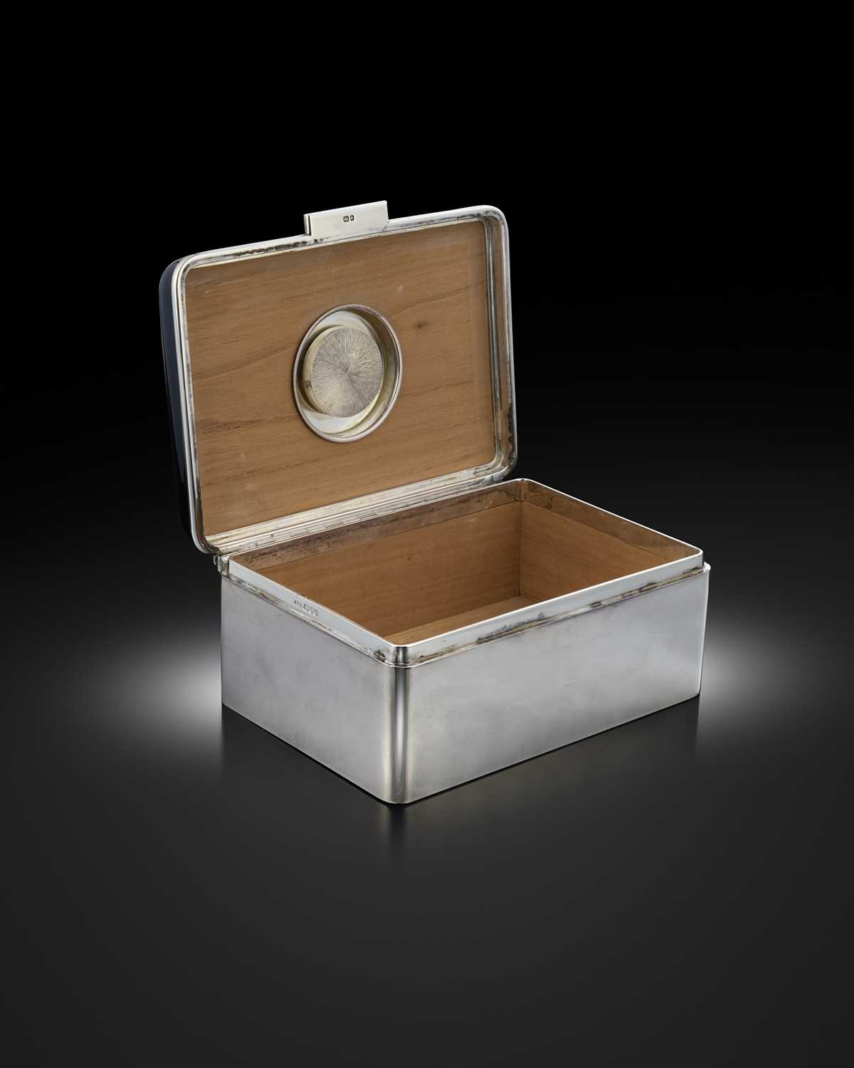 Φ Φ By Gerald Benney, a modern silver and enamel cigar humidor, designed and enamelled by Gerald - Image 2 of 5