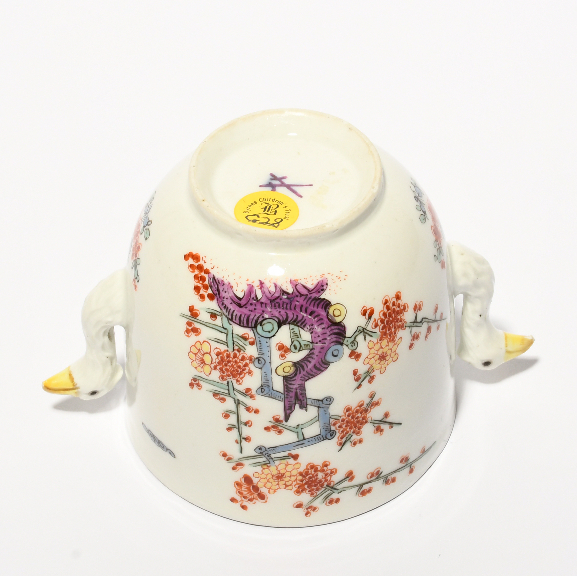 A Meissen two-handled cup, c.1730, painted in Kakiemon enamels with the Gelbe Löwe pattern, a - Image 3 of 3