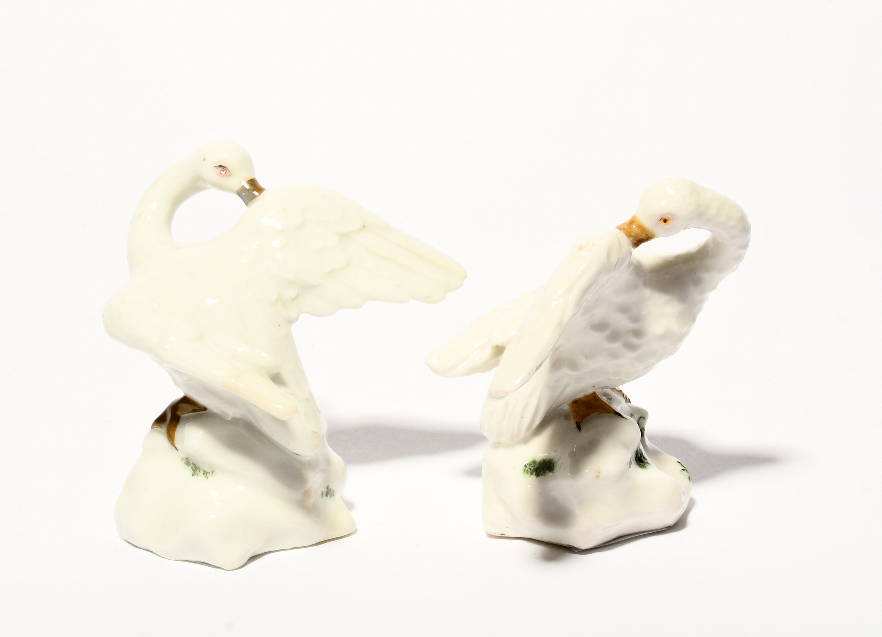 Two Capodimonte figures of swans, c.1748-55, modelled by Giuseppe Gricci, each preening its right - Image 3 of 3