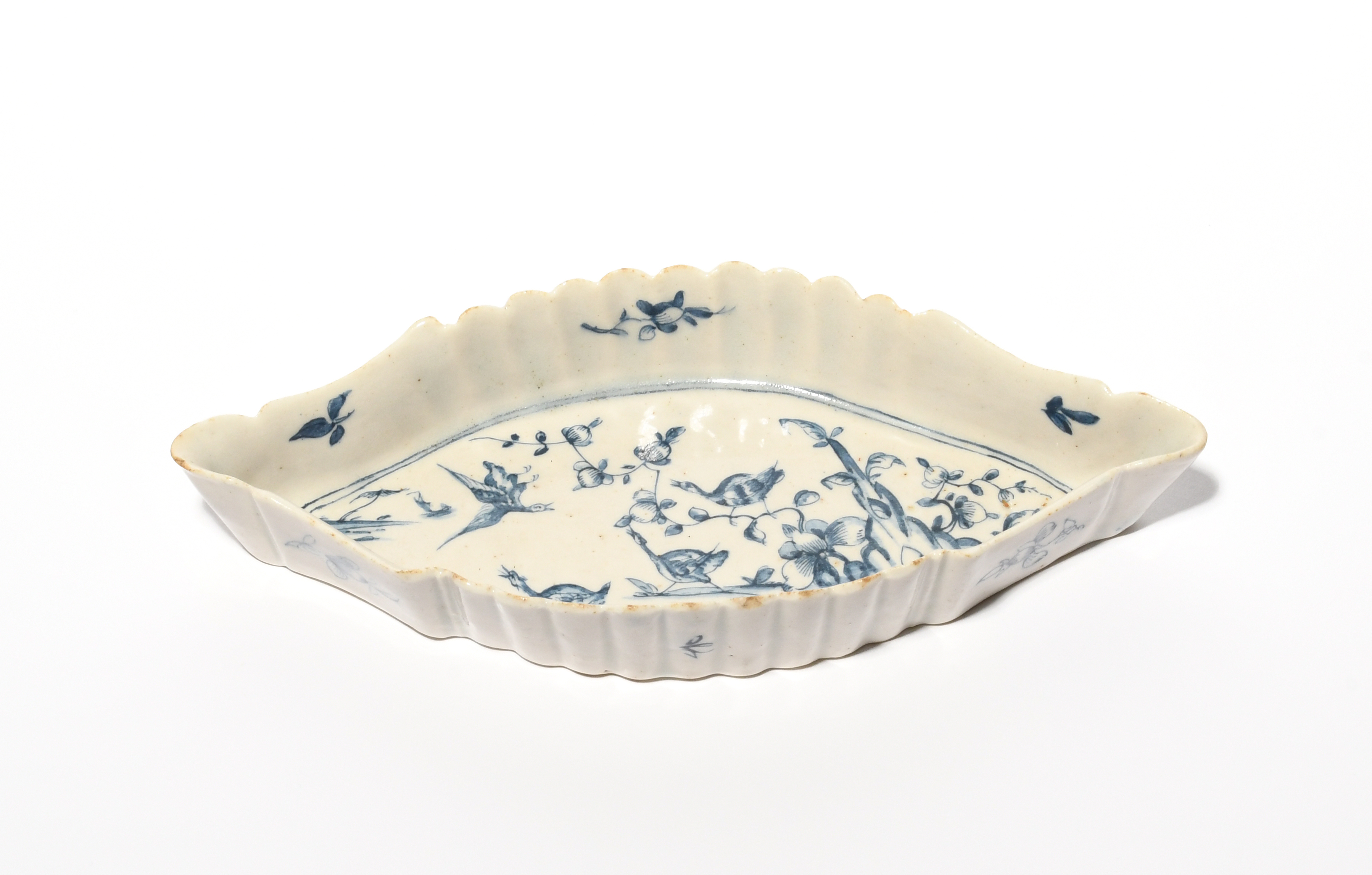 A rare and important blue and white Lowestoft spoon tray, c.1757-60, of a deep elongated shape - Image 4 of 4