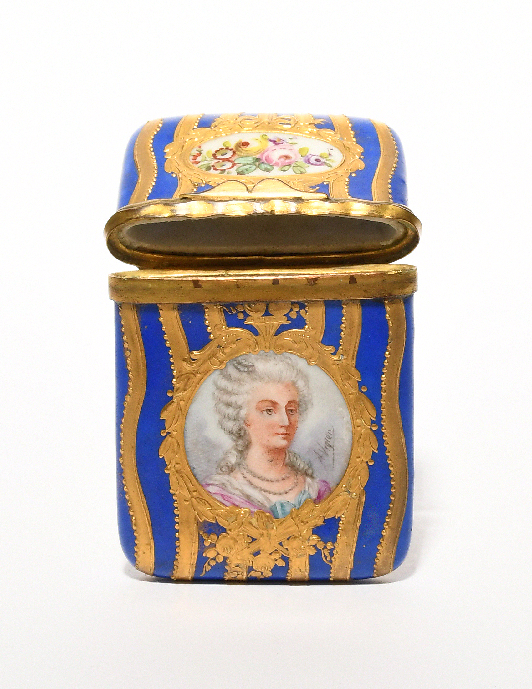 A Sèvres style card case 19th century, of rectangular form, painted with a portrait of Marie - Image 3 of 3