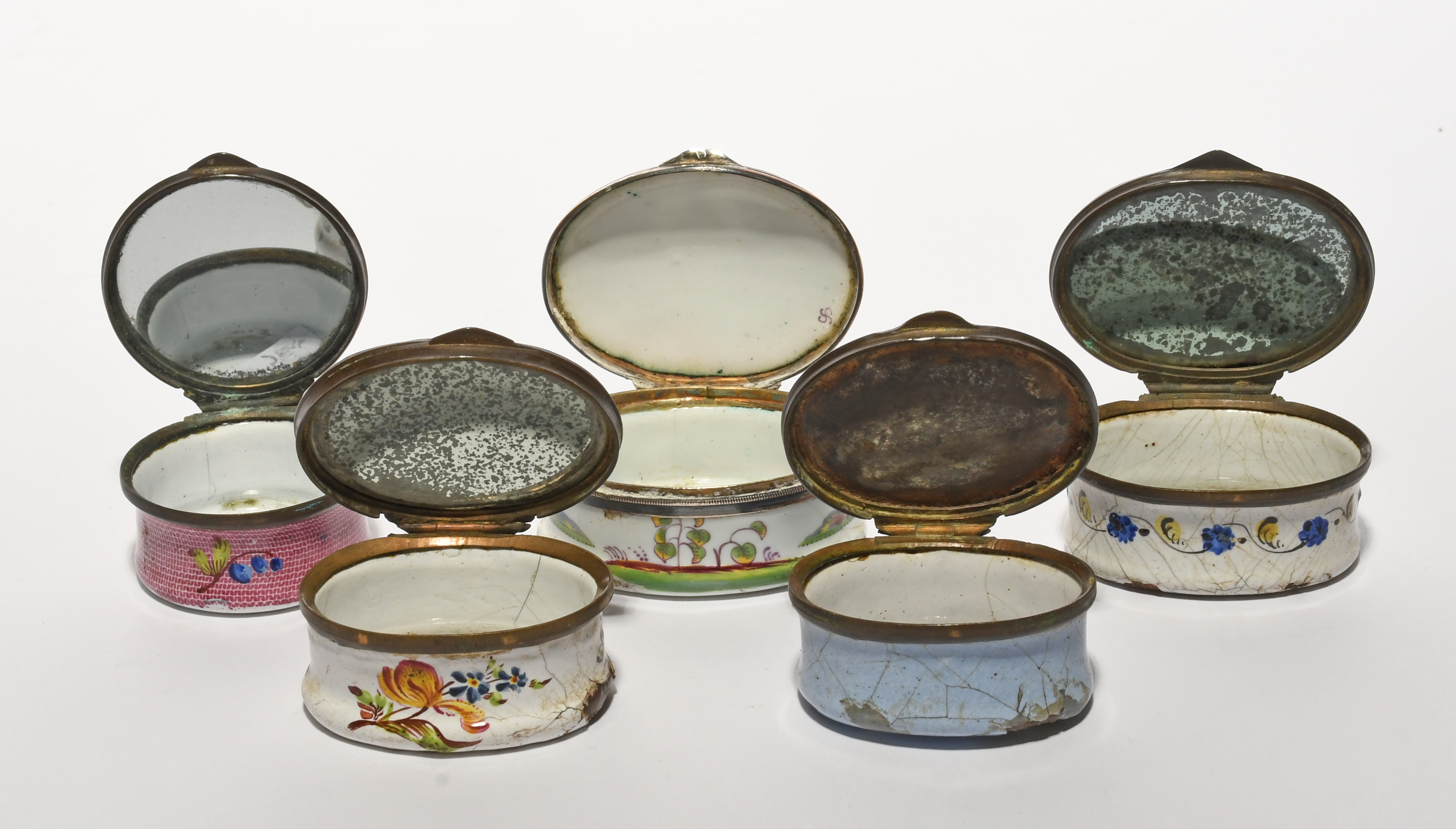 Five enamel patch boxes, 2nd half 18th century, one circular and painted with a rose spray on a dark - Image 3 of 3