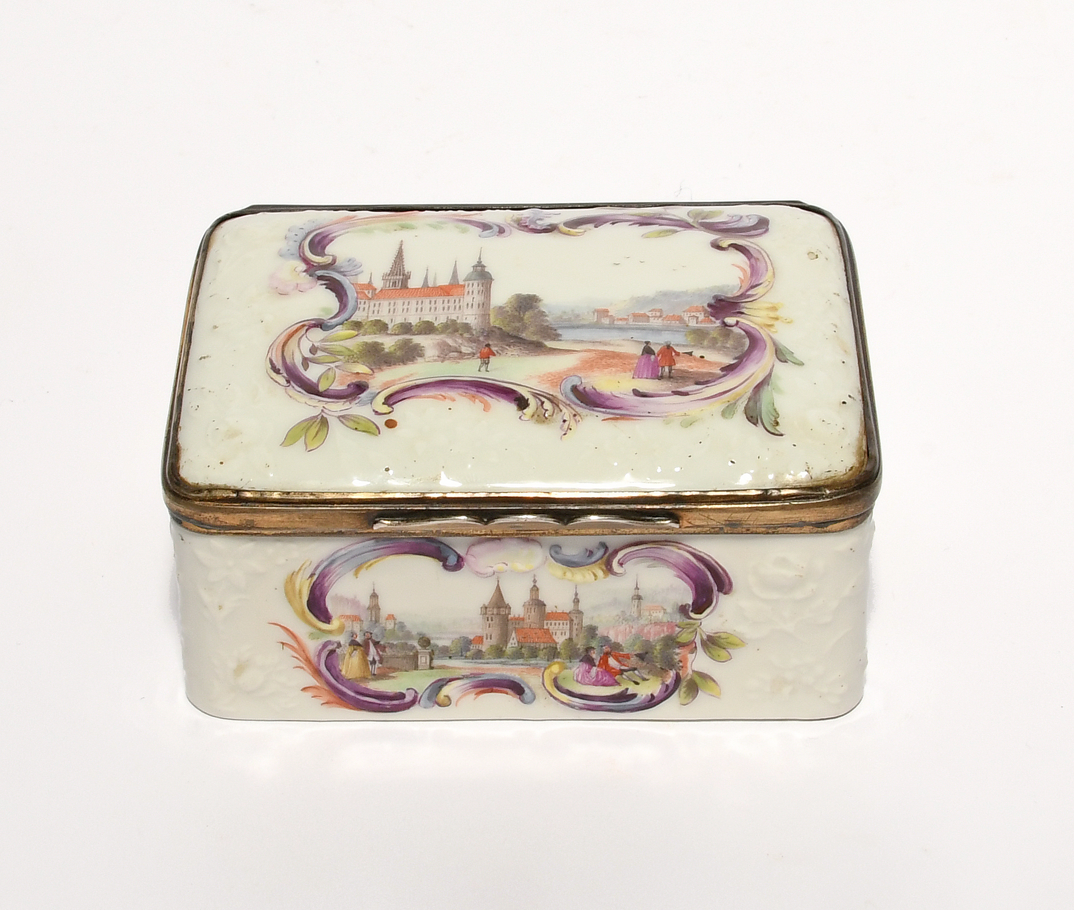 A good Meissen silver-gilt mounted box, mid 18th century, the exterior painted with vignettes of - Image 2 of 2