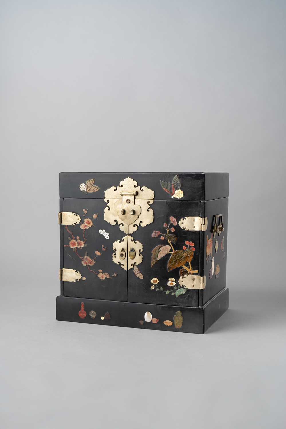 A CHINESE SOAPSTONE INLAID BLACK LACQUER CABINET, GUANPIXIANG KANGXI 1662-1722 The rectangular