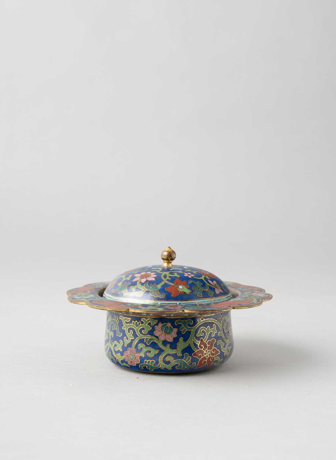 A CHINESE CLOISONNE ENAMEL LOBED ZHADOU AND COVER 18TH CENTURY The bowl and domed cover decorated