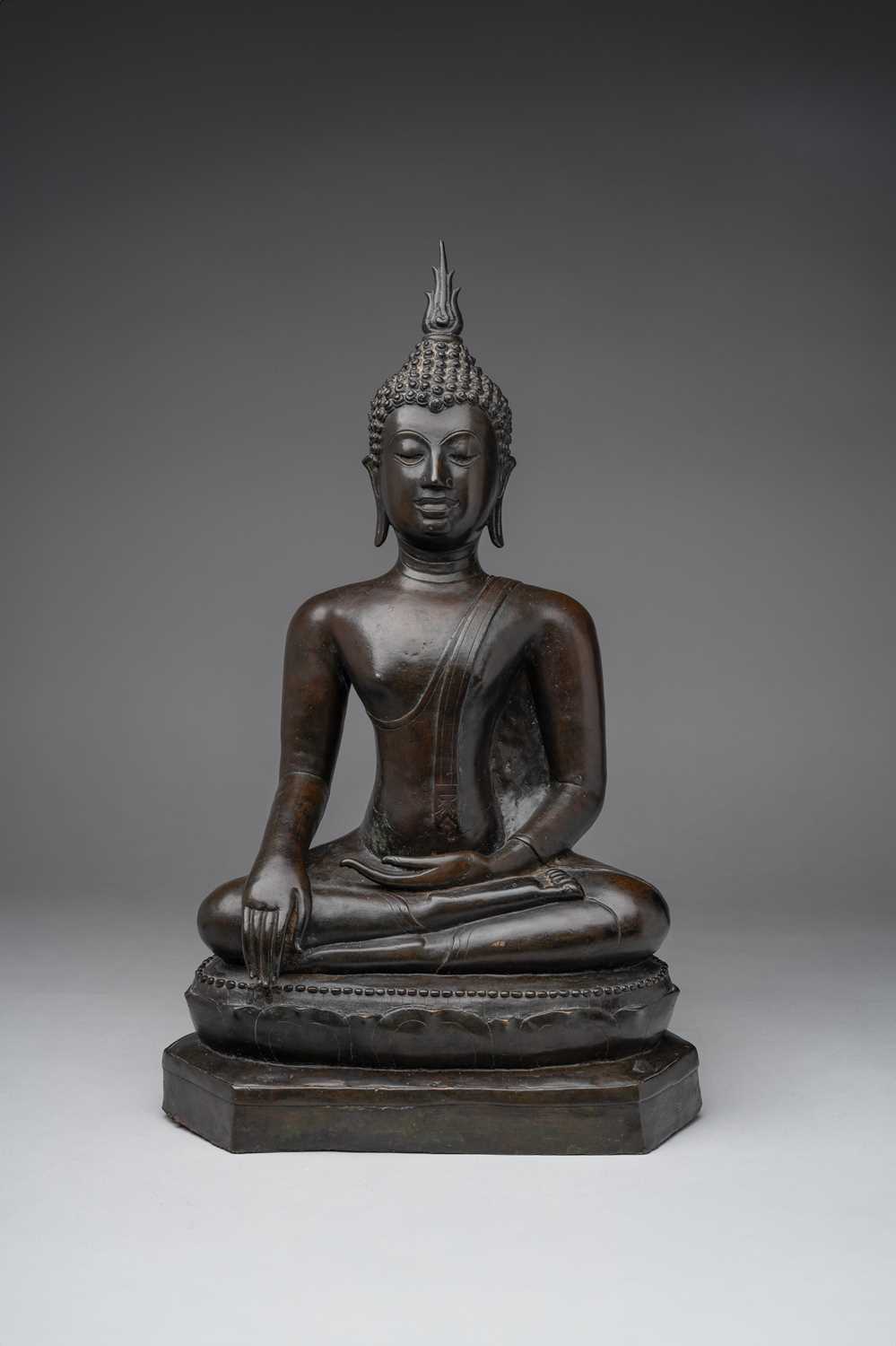 A GOOD NORTHERN SUKHOTHAI BRONZE FIGURE OF BUDDHA THAILAND, C.15TH CENTURY Depicted seated in