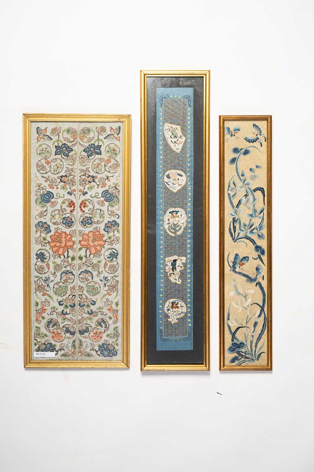 NO RESERVE A COLLECTION OF CHINESE EMBROIDERIES LATE QING DYNASTY Variously depicting flowers, - Image 8 of 13