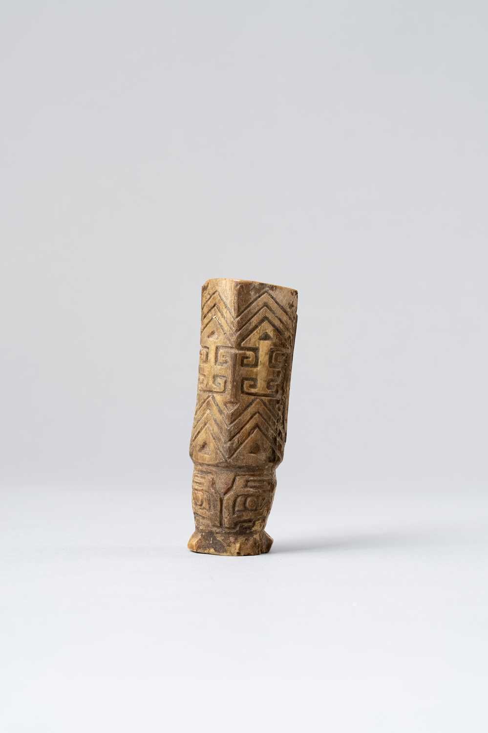 NO RESERVE A CHINESE ARCHAIC CARVED BONE FITTING SHANG DYNASTY Carved from a short, straight section