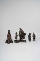 NO RESERVE A CHINESE BRONZE FIGURE OF GUANYIN QING DYNASTY Cast seated on a rocky outcrop with her