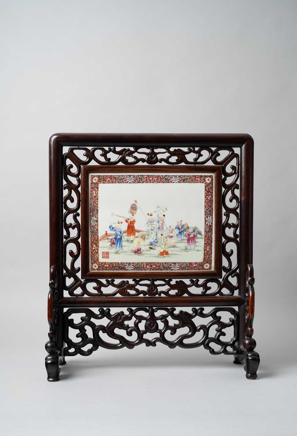 NO RESERVE A CHINESE FAMILLE ROSE 'BOYS' TABLE SCREEN REPUBLIC PERIOD The porcelain plaque decorated