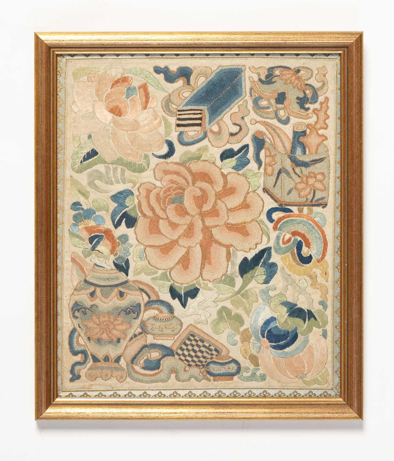 NO RESERVE A COLLECTION OF CHINESE EMBROIDERIES LATE QING DYNASTY Variously depicting flowers, - Image 3 of 13