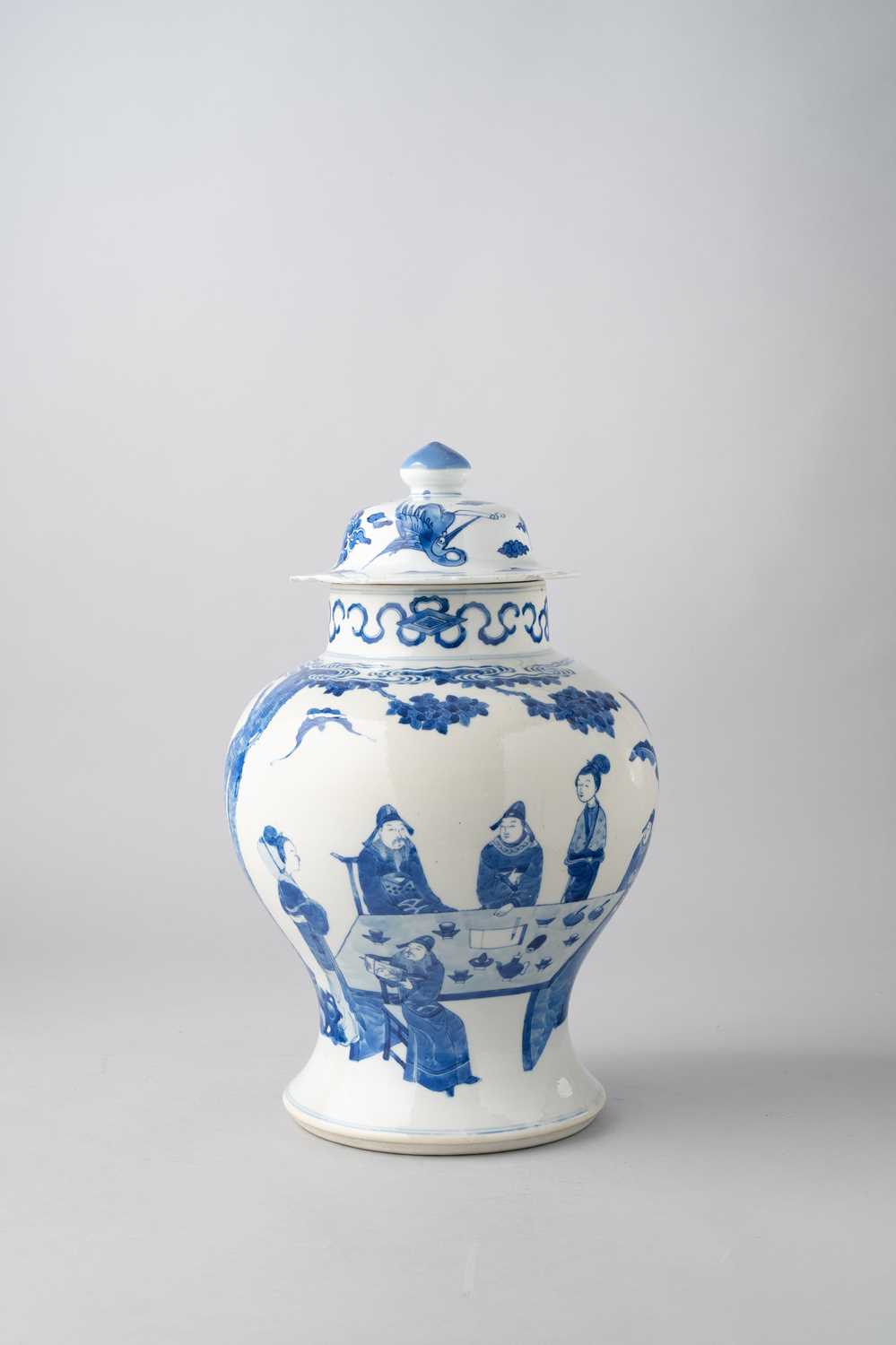 NO RESERVE A CHINESE BLUE AND WHITE BALUSTER VASE AND COVER QING DYNASTY Decorated with a continuous