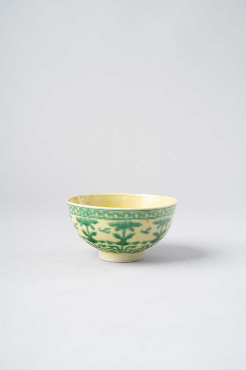 NO RESERVE A CHINESE YELLOW-GROUND AND GREEN-ENAMELLED BOWL SIX-CHARACTER KANGXI MARK AND OF THE