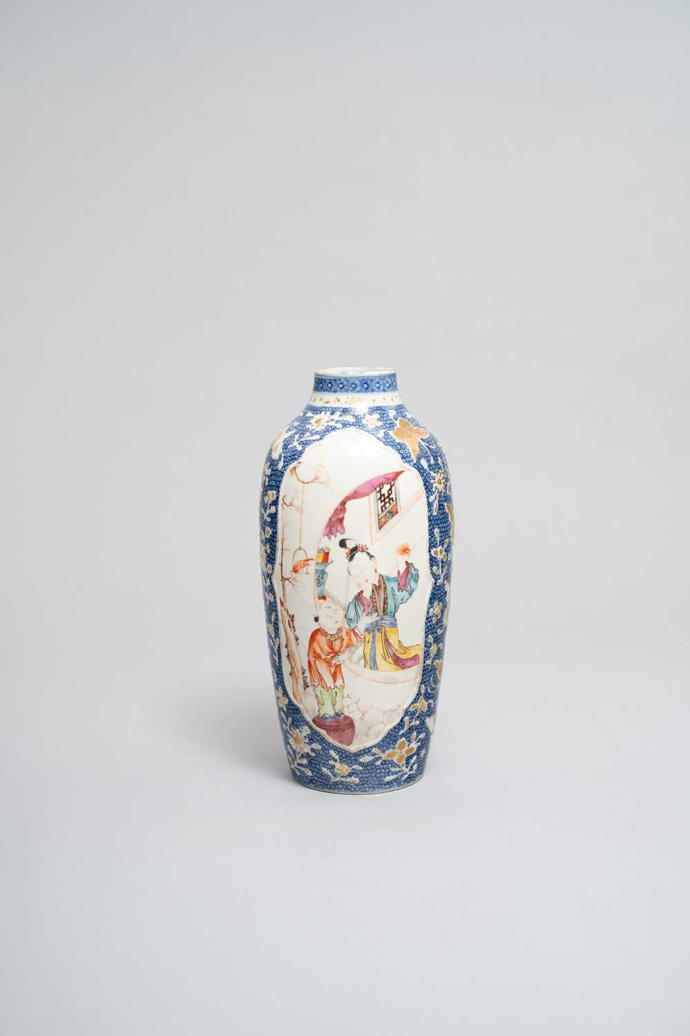 NO RESERVE A CHINESE FAMILLE ROSE SOFT PASTE LANTERN VASE QIANLONG 1736-95 Painted with shaped