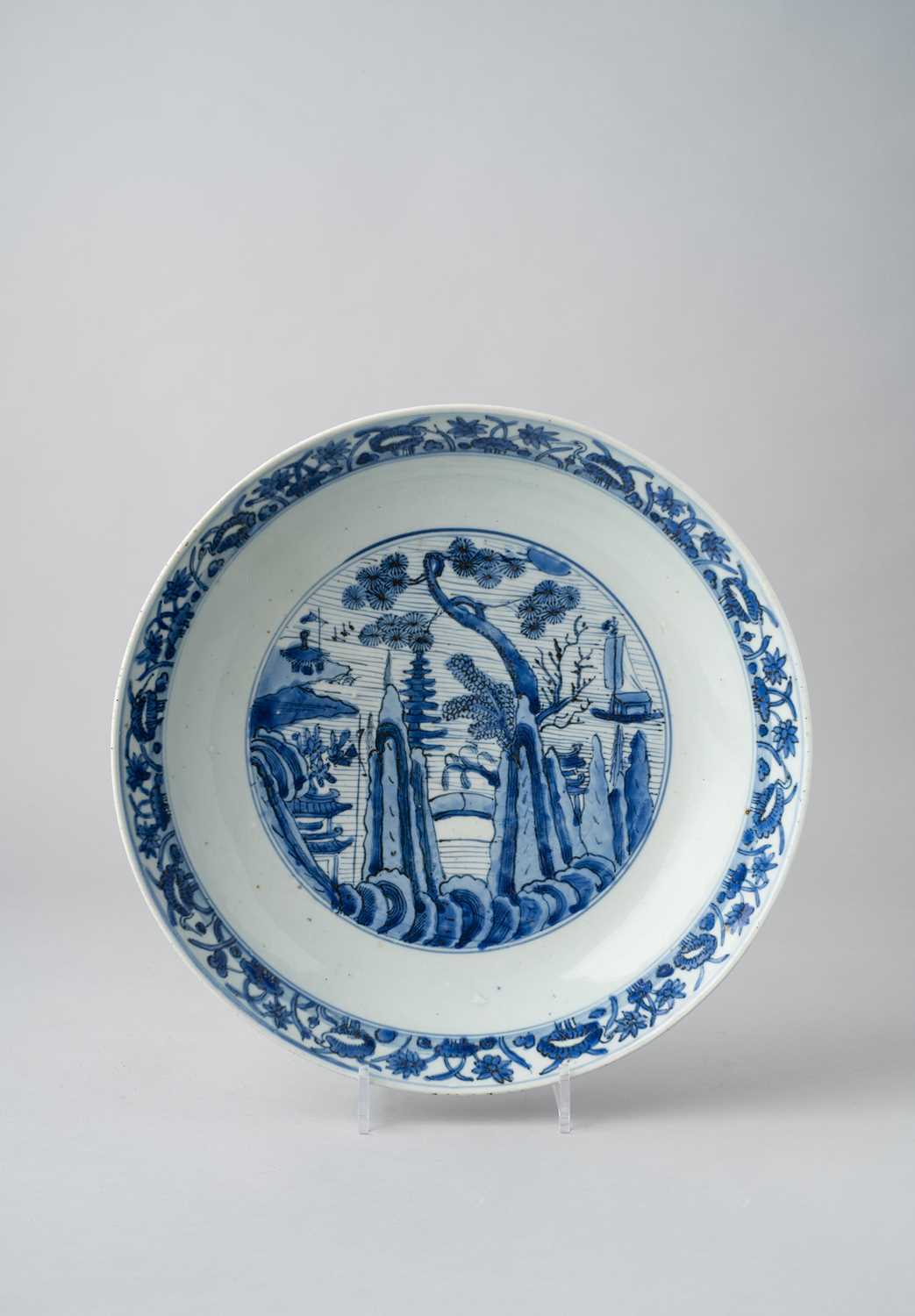 A LARGE CHINESE BLUE AND WHITE DISH LATE MING DYNASTY Decorated to the well with a rocky