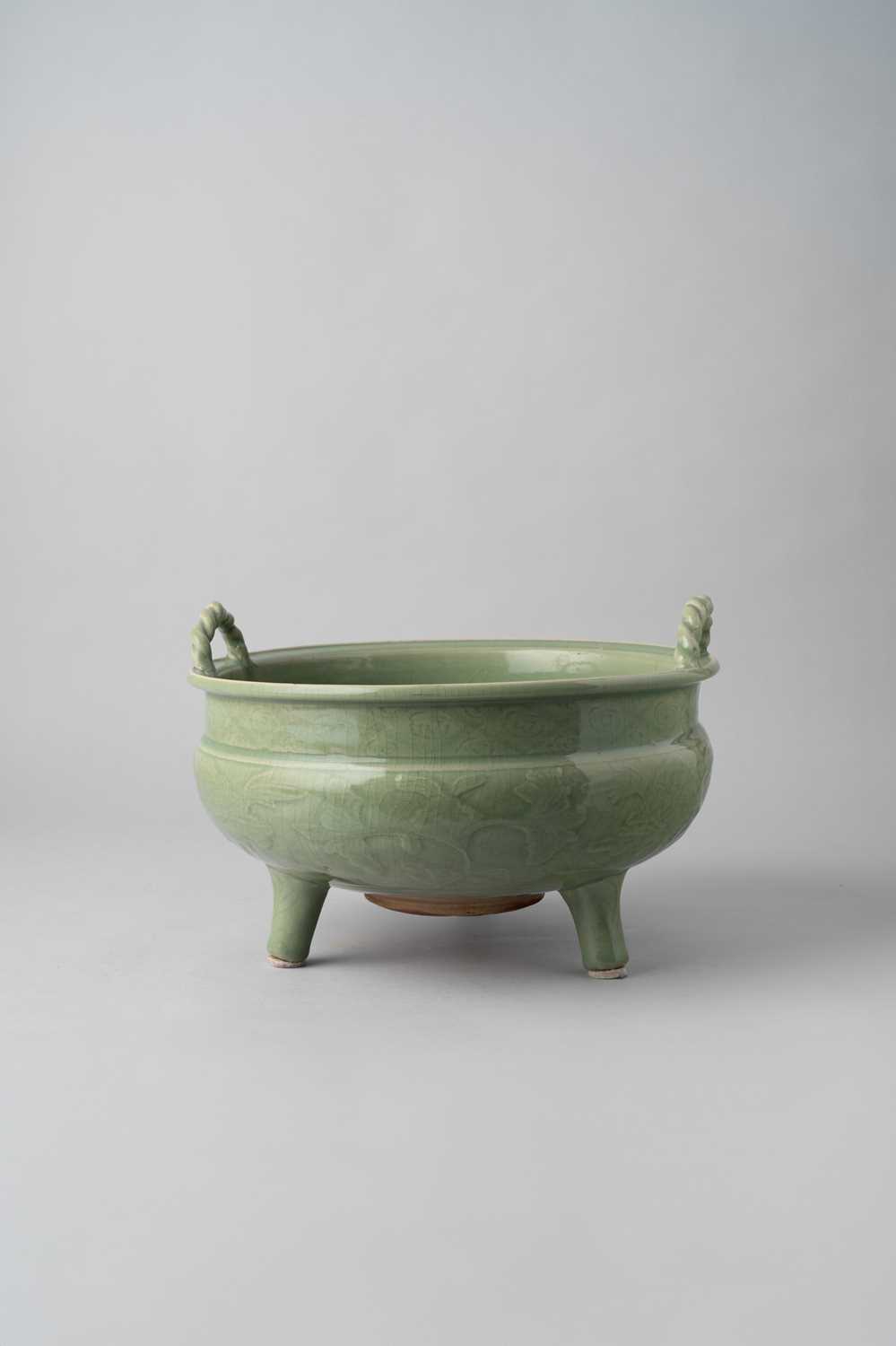 A MASSIVE CHINESE LONGQUAN CELADON INCENSE BURNER MING DYNASTY The rounded sides rising to a