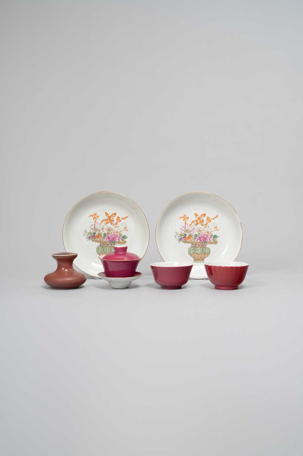 NO RESERVE FIVE CHINESE FAMILLE ROSE RUBY-GROUND ITEMS 20TH CENTURY Comprising: two dishes, the base