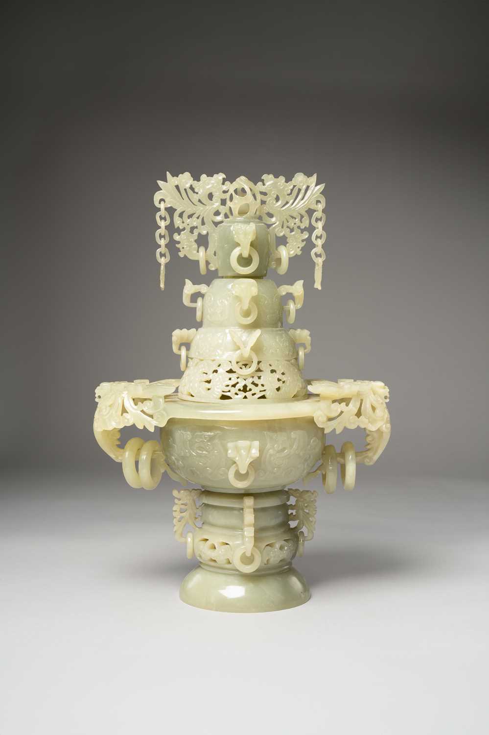 NO RESERVE A LARGE CHINESE HARDSTONE INCENSE BURNER AND COVER 20TH CENTURY Imitating celadon jade,