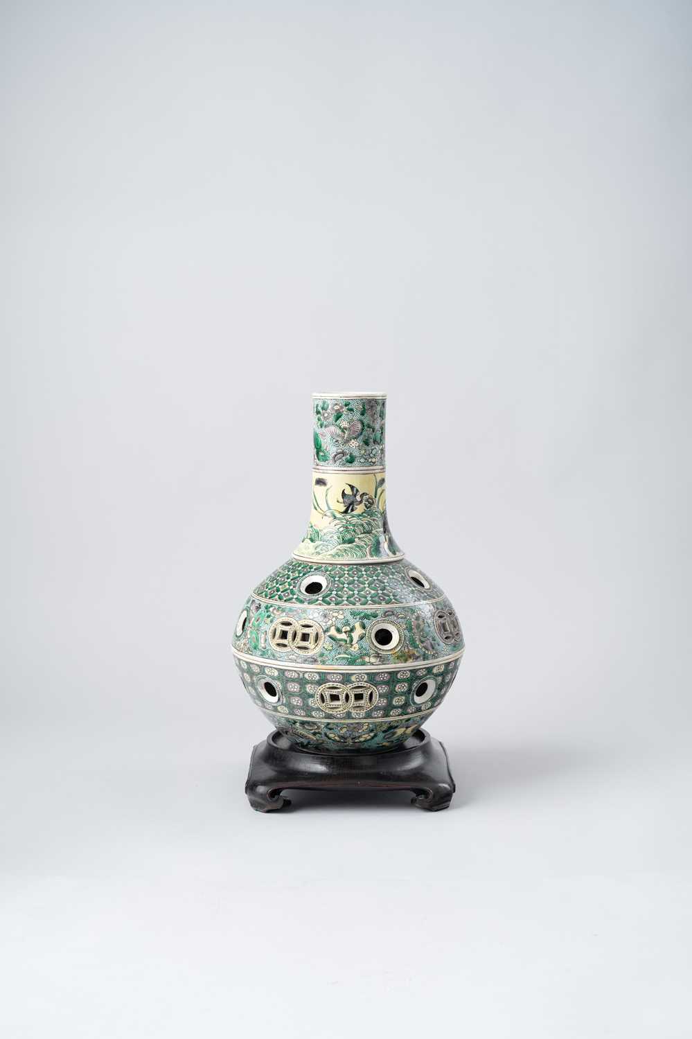 NO RESERVE A CHINESE BISCUIT FAMILLE VERTE REVOLVING VASE LATE QING DYNASTY Constructed in four