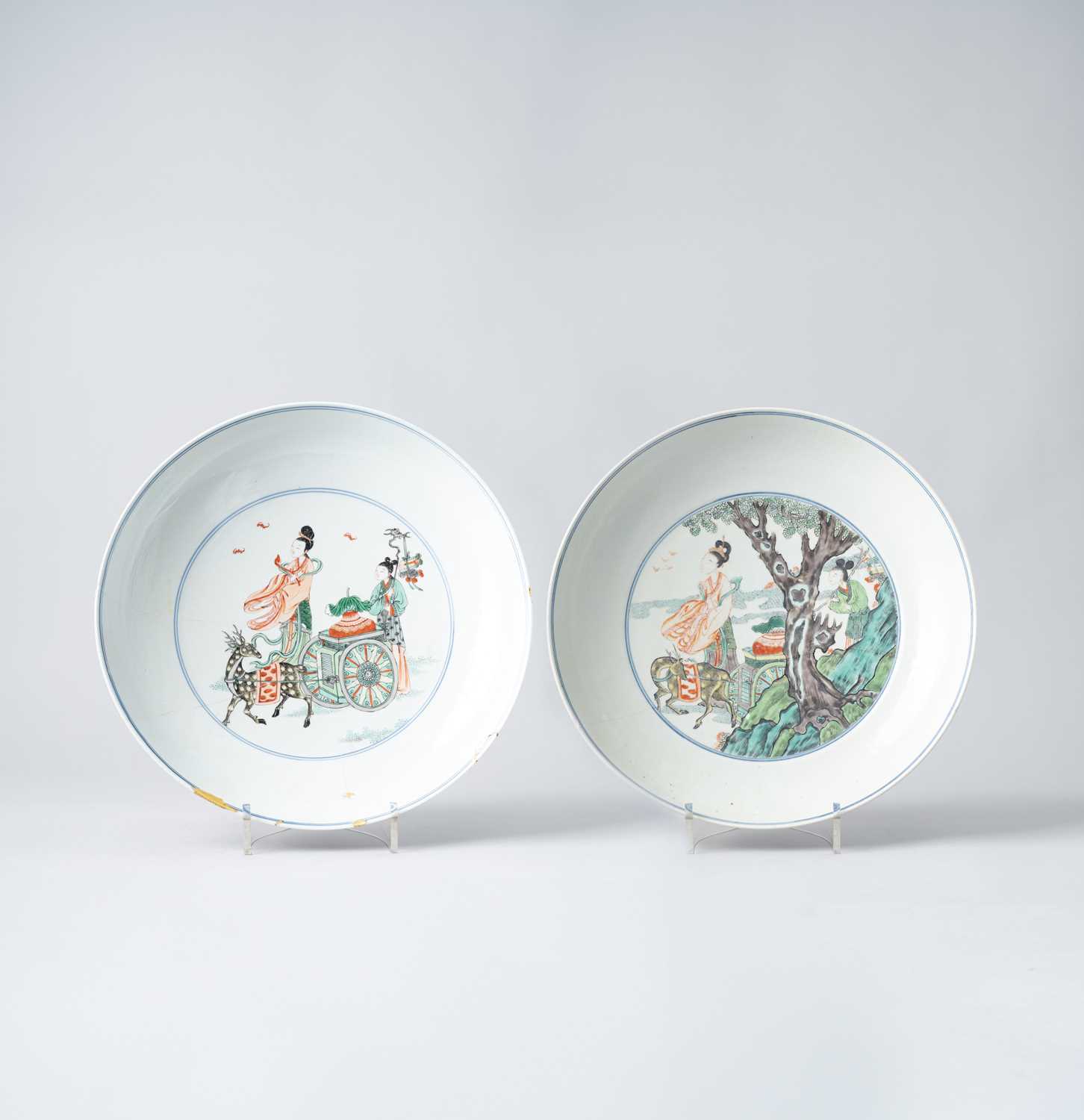 NO RESERVE TWO LARGE CHINESE FAMILLE VERTE DISHES QING DYNASTY AND LATER Both depicting Magu and her