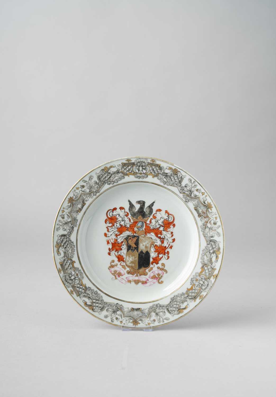 NO RESERVE A CHINESE ARMORIAL PLATE C.1740 Painted with the arms of Johnson within a border of en