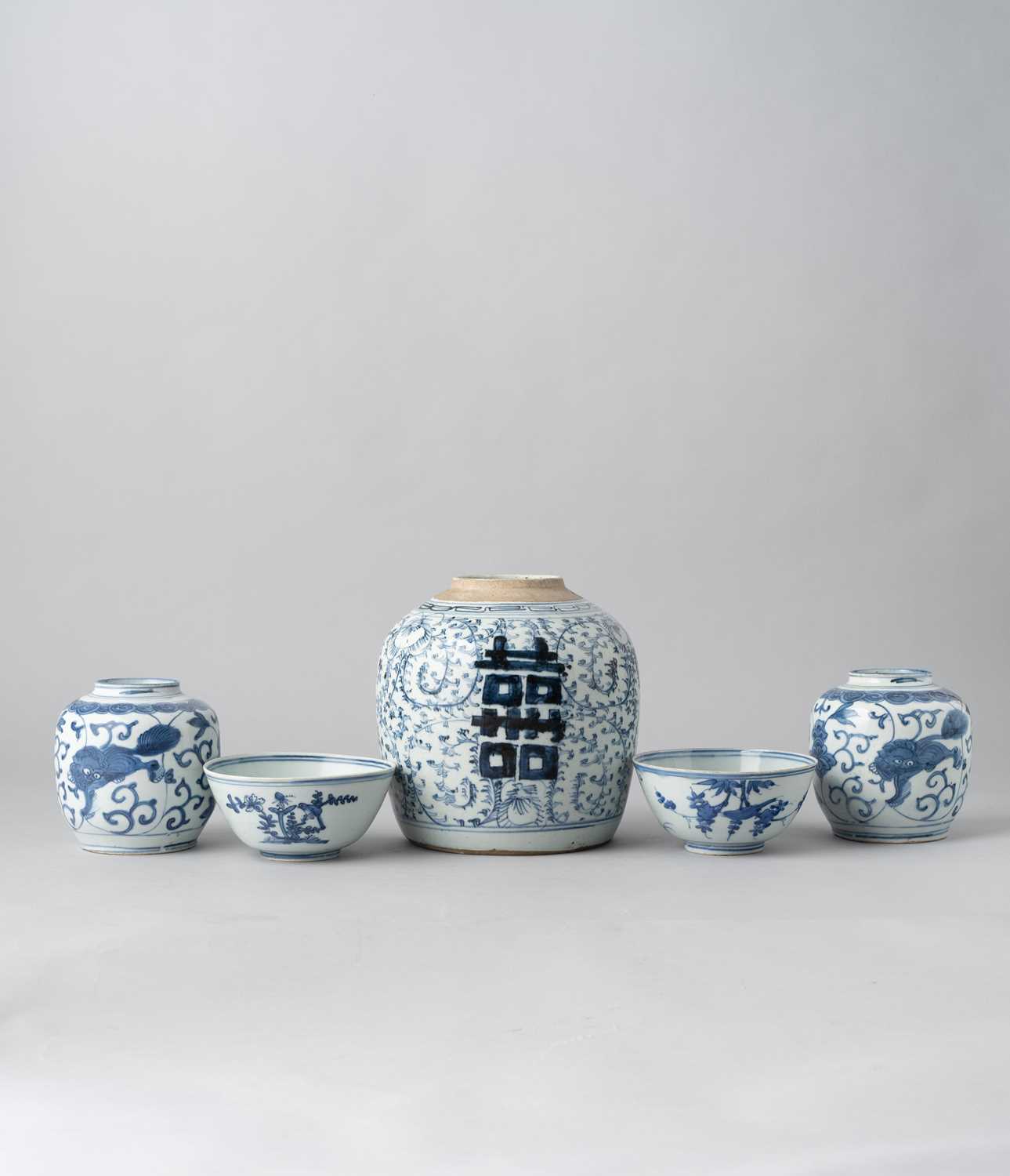 FIVE CHINESE BLUE AND WHITE ITEMS MING DYNASTY AND LATER Comprising: an ovoid jar decorated with