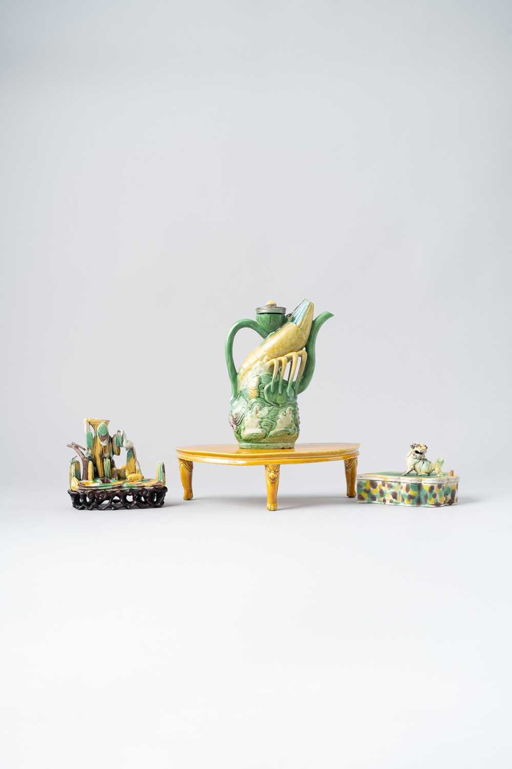 THREE CHINESE EGG AND SPINACH-DECORATED ITEMS MING AND EARLY QING One a figure group with a horse