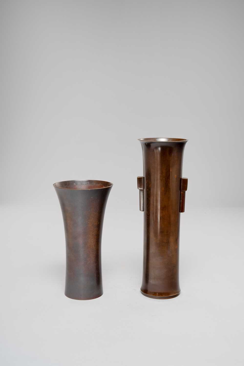 NO RESERVE AIDA TOMIYASU (1903-88) SHOWA ERA, 20TH CENTURY Two Japanese bronze vases, both of tall