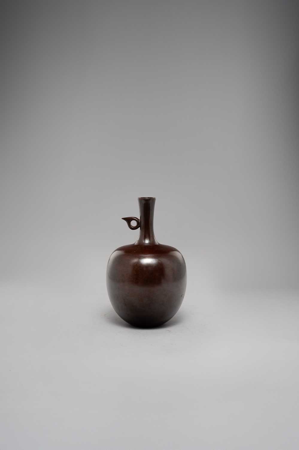 NO RESERVE TSUDA EIJU (1915-2001) SHOWA ERA, C.1950 A Japanese bronze vase cast in the shape of a
