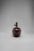 NO RESERVE TSUDA EIJU (1915-2001) SHOWA ERA, C.1950 A Japanese bronze vase cast in the shape of a