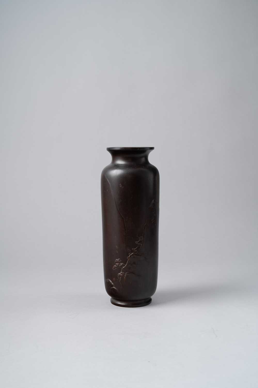 A JAPANESE BRONZE VASE BY ŌSHIMA JOUN (1858-1940) MEIJI ERA, 19TH/20TH CENTURY The tall