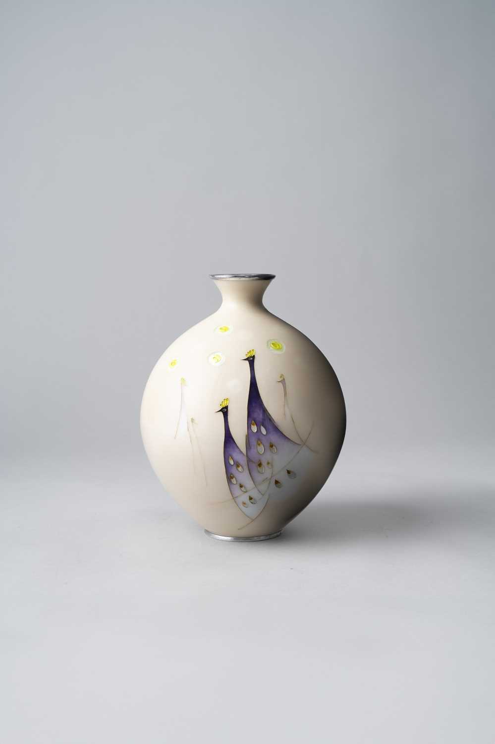 A JAPANESE CLOISONNE VASE BY TAMURA II / OTA KINKEI (1897-1976) TAISHO OR LATER, 20TH CENTURY The