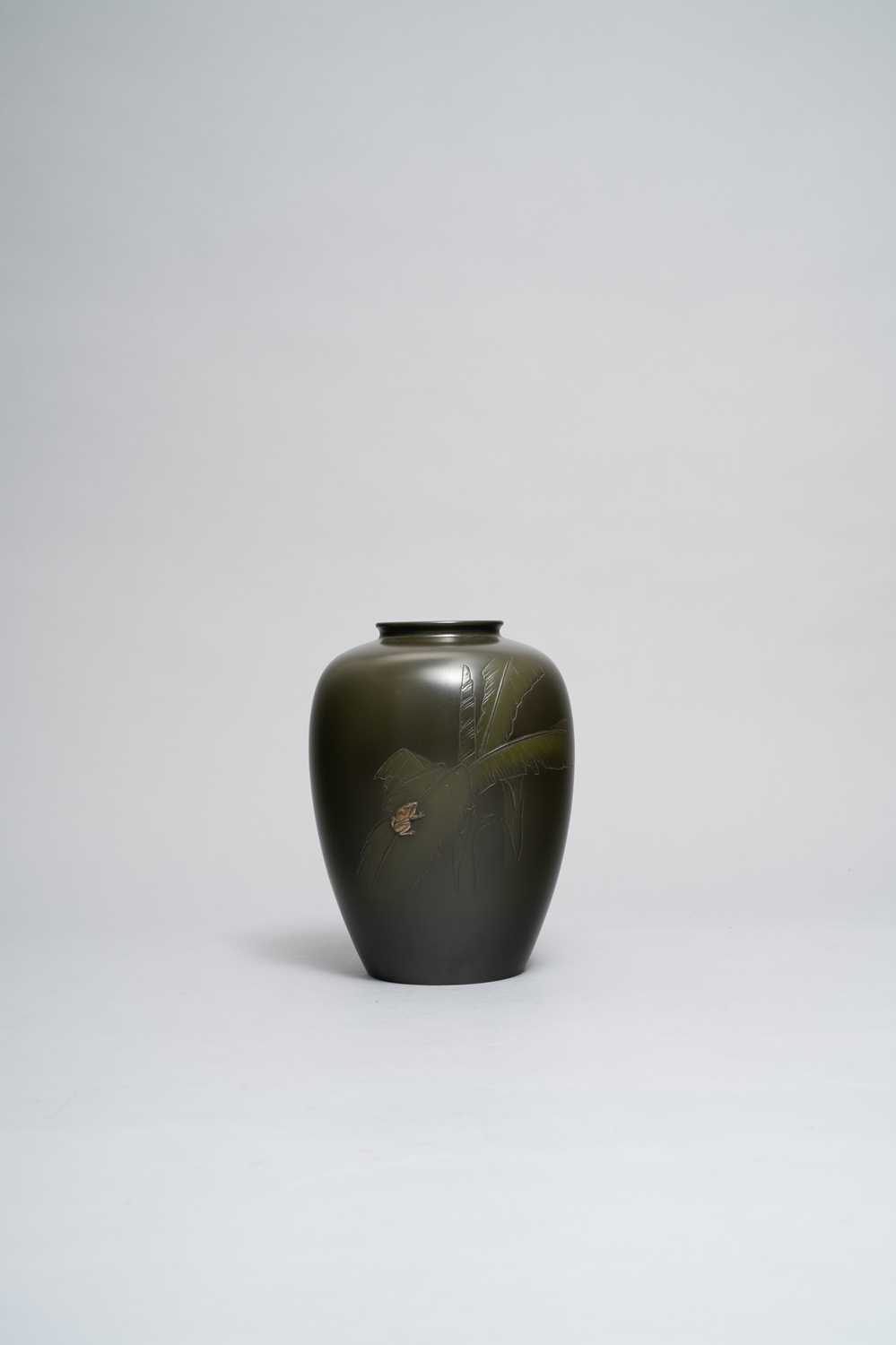 A JAPANESE BRONZE VASE WITH FROG BY EIGA TAISHO/SHOWA, 20TH CENTURY Of baluster shape, decorated