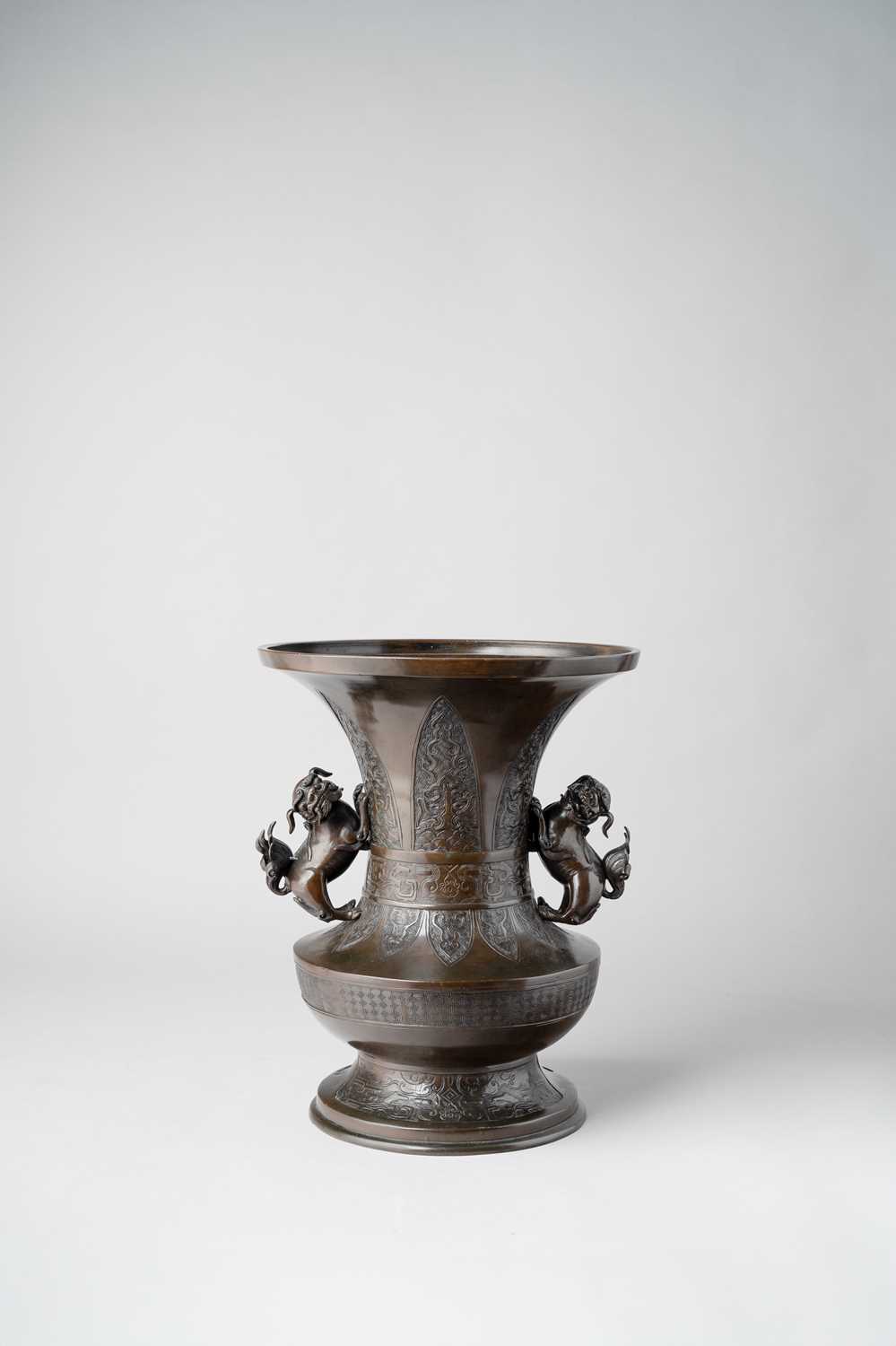 NO RESERVE A LARGE JAPANESE BRONZE VASE WITH SHISHI MEIJI ERA, 19TH/20TH CENTURY The body raised